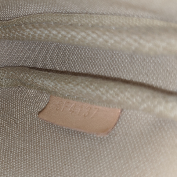 Louis Vuitton 2017 Christmas Mini Pouchette - Picture 5 of 9